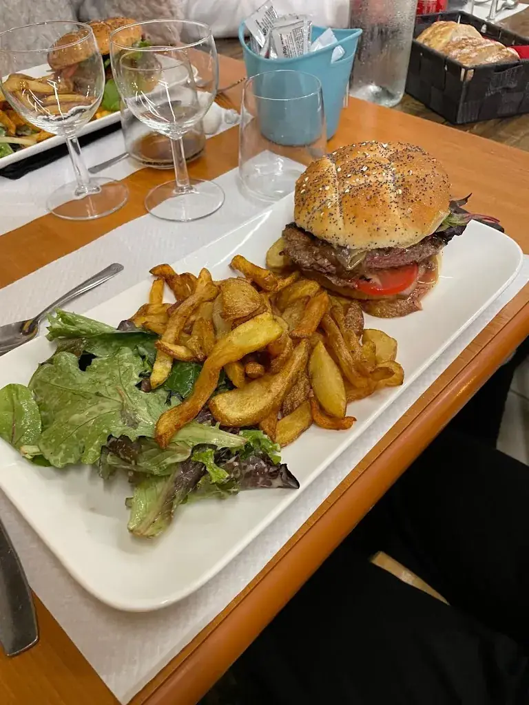 Le Bidule64 restaurant in Ger