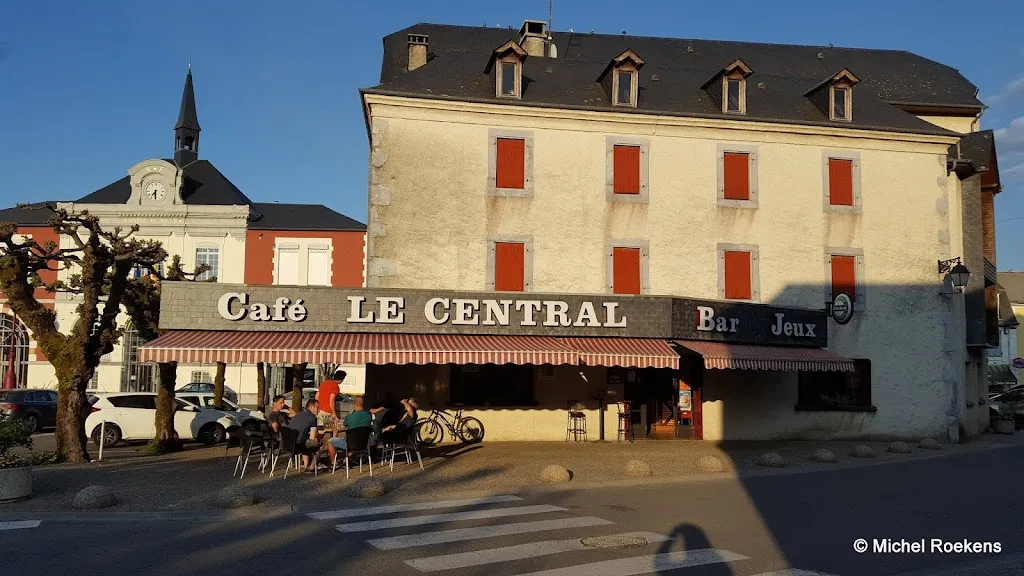 BAR LE CENTRAL restaurant in Pontacq