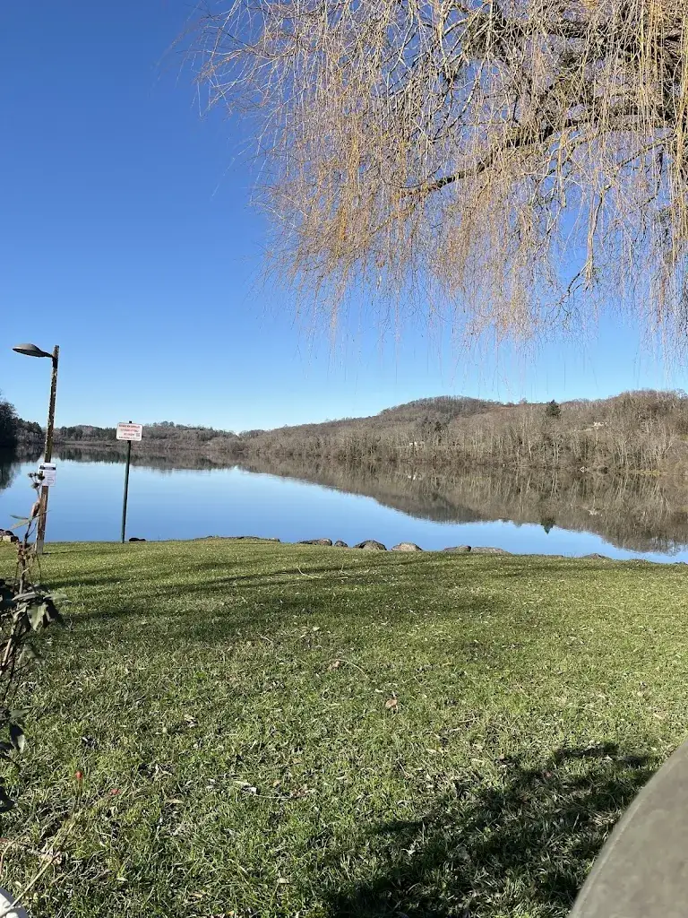 Miriam Scorey_L'Embarcadère_Lourdes_recensione