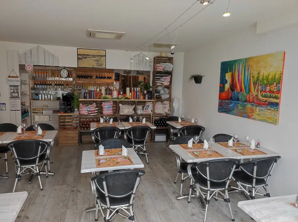 Au Cap de Bonne Espérance_Port-des-Barques_slider_image_1