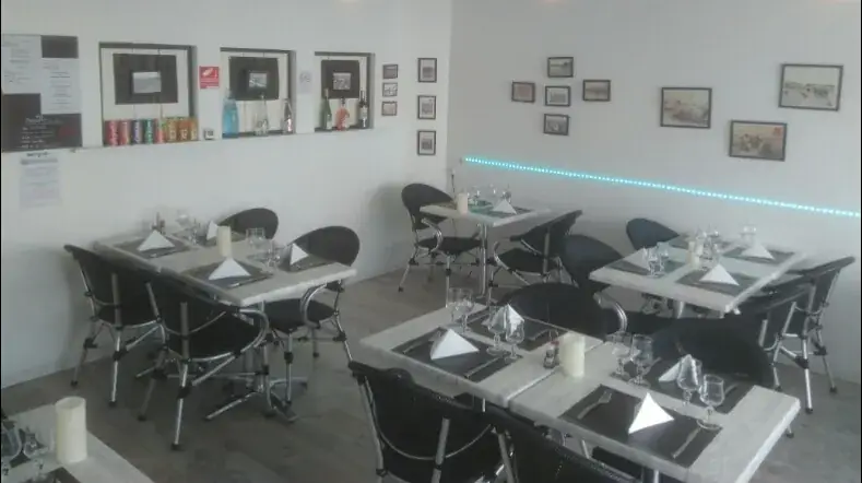 Au Cap de Bonne Espérance_Port-des-Barques_slider_image_3