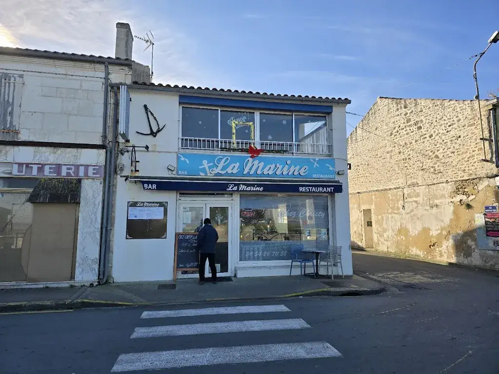 Valerie Salacroux_Restaurant La Marine Chez Christy - Cuisine traditionnelle avec des notes de cuisine créole_Port-des-Barques_recensione