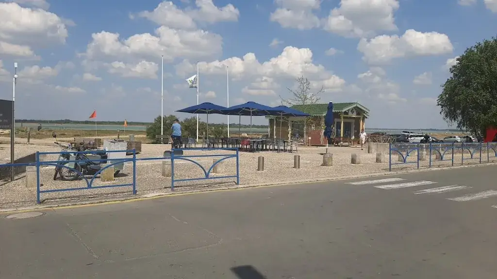 Restaurant La Marine Chez Christy - Cuisine traditionnelle avec des notes de cuisine créole_Port-des-Barques_slider_image_3