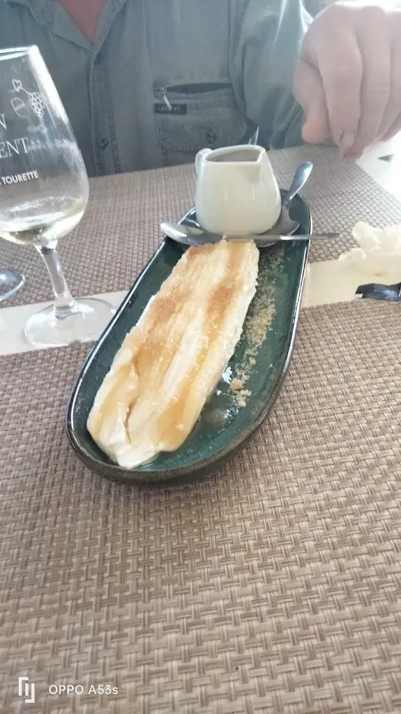 Marie Baradat_La Cabane Du Lac_Port-des-Barques_recensione