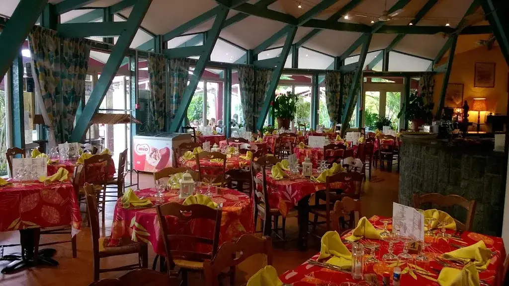 le lac de luc restaurant in Pouillon