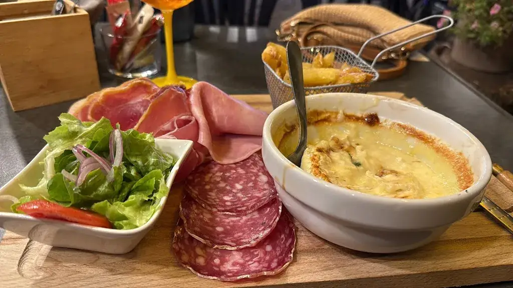 anais roussange_LE QG langeac_Langeac_review