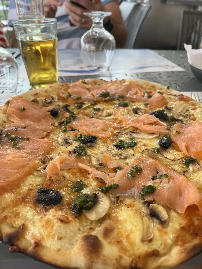 Juliiie_Chez papi au port_Sainte-Marie-la-Mer_review