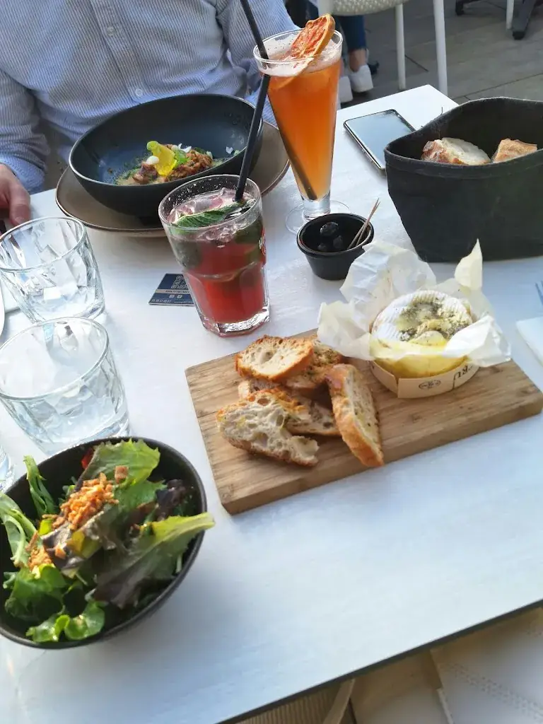 Manon Boutra_PUYMEYNAC_Camblanes-et-Meynac_review