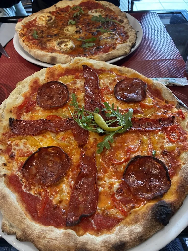 La Cabane Pizza restaurant à Rauzan