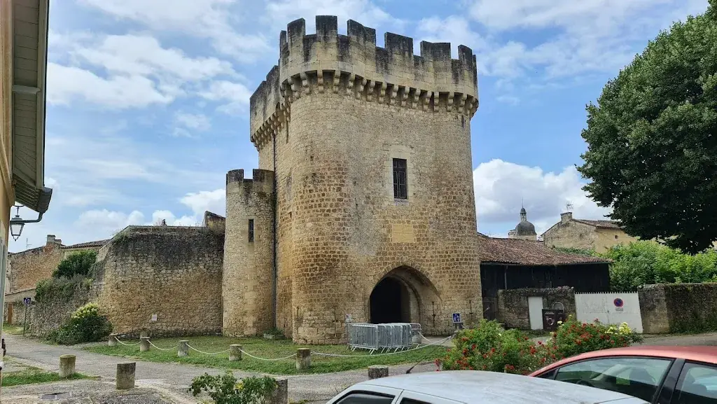 Le Petit Lhyan restaurant in Rions