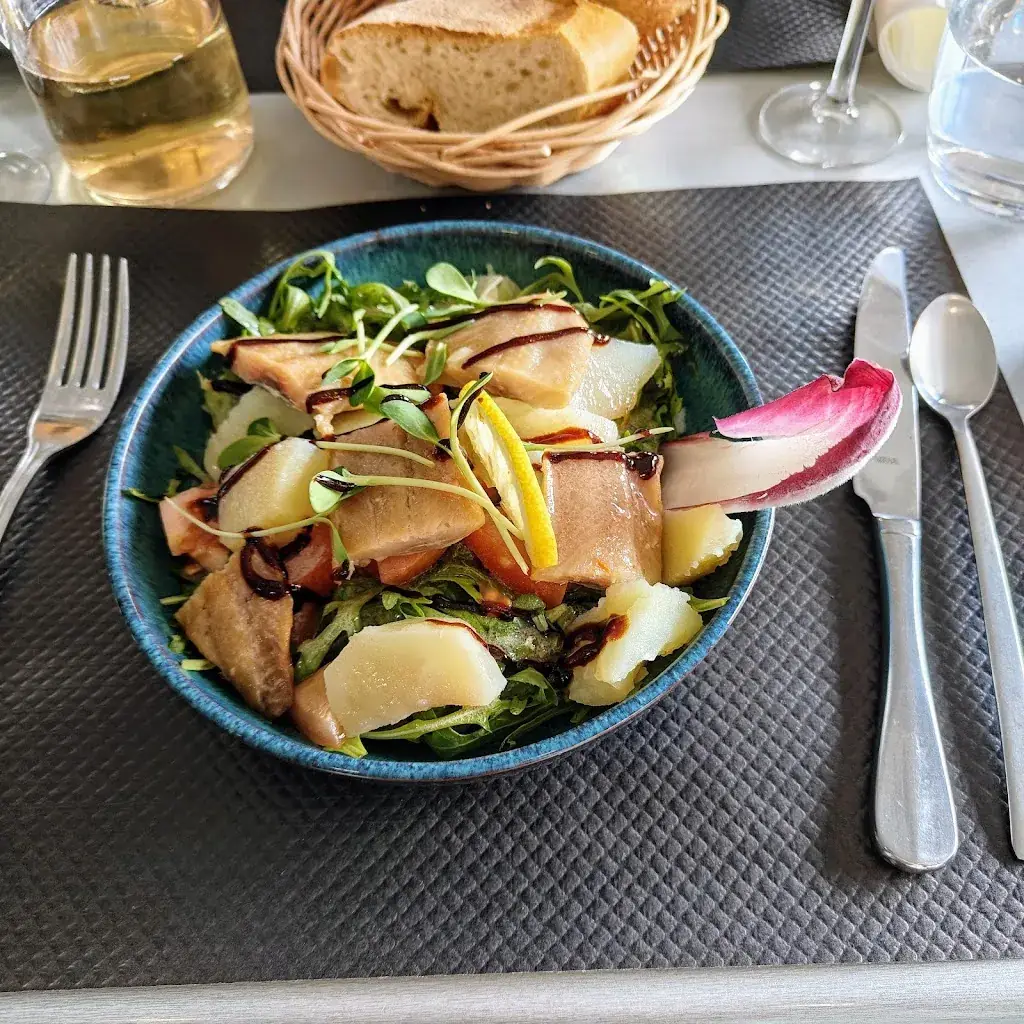 Helen E_LA TABLE DE PHILOU_Rochechouart_review