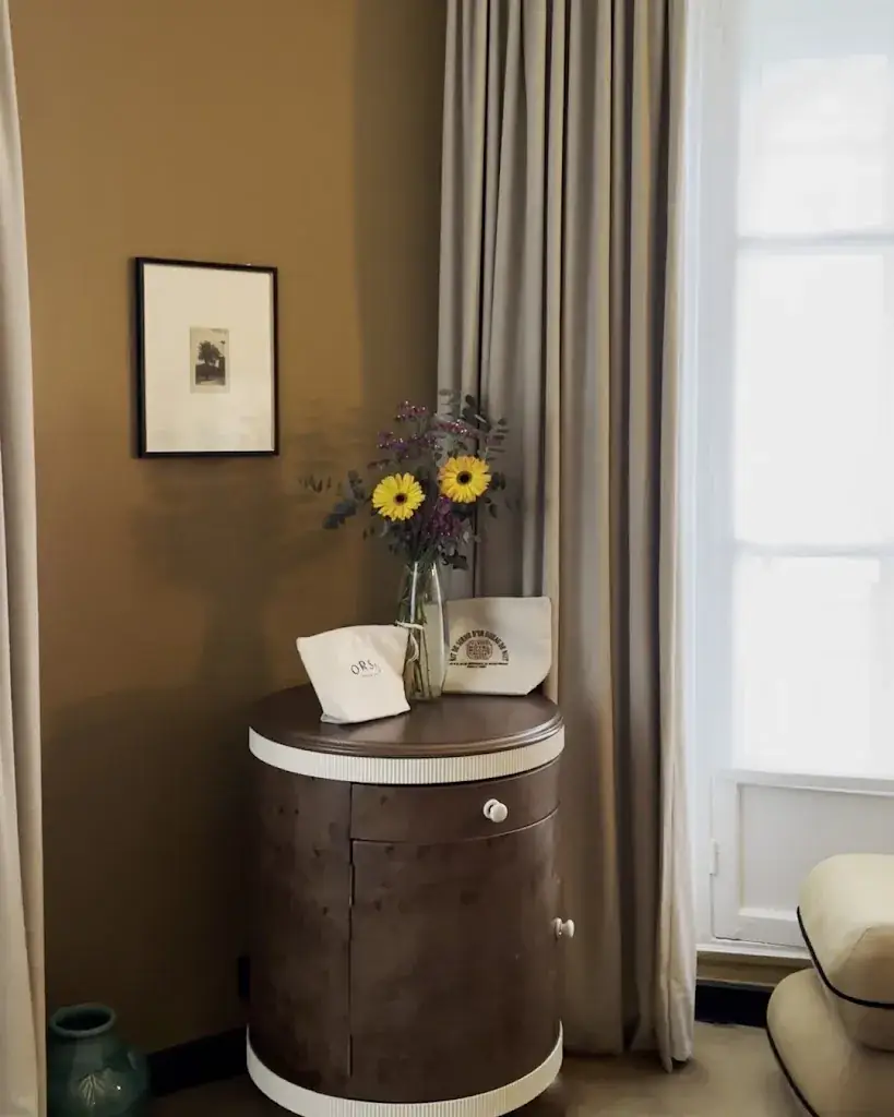 Hôtel Rochechouart Restaurant in Paris