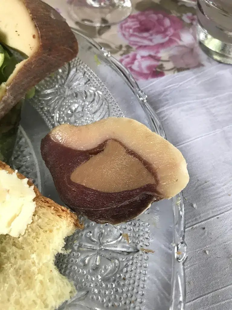 Harriet Territt_Le Puits Fleuri Josiane_Rouffignac-Saint-Cernin-de-Reilhac_review