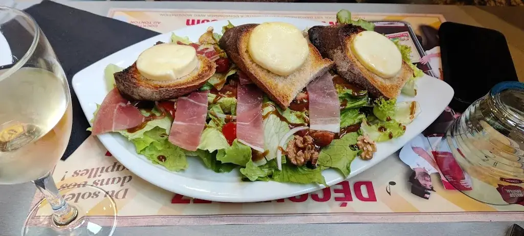 Thommy DuHautDoubs_Au patio_Langeac_review