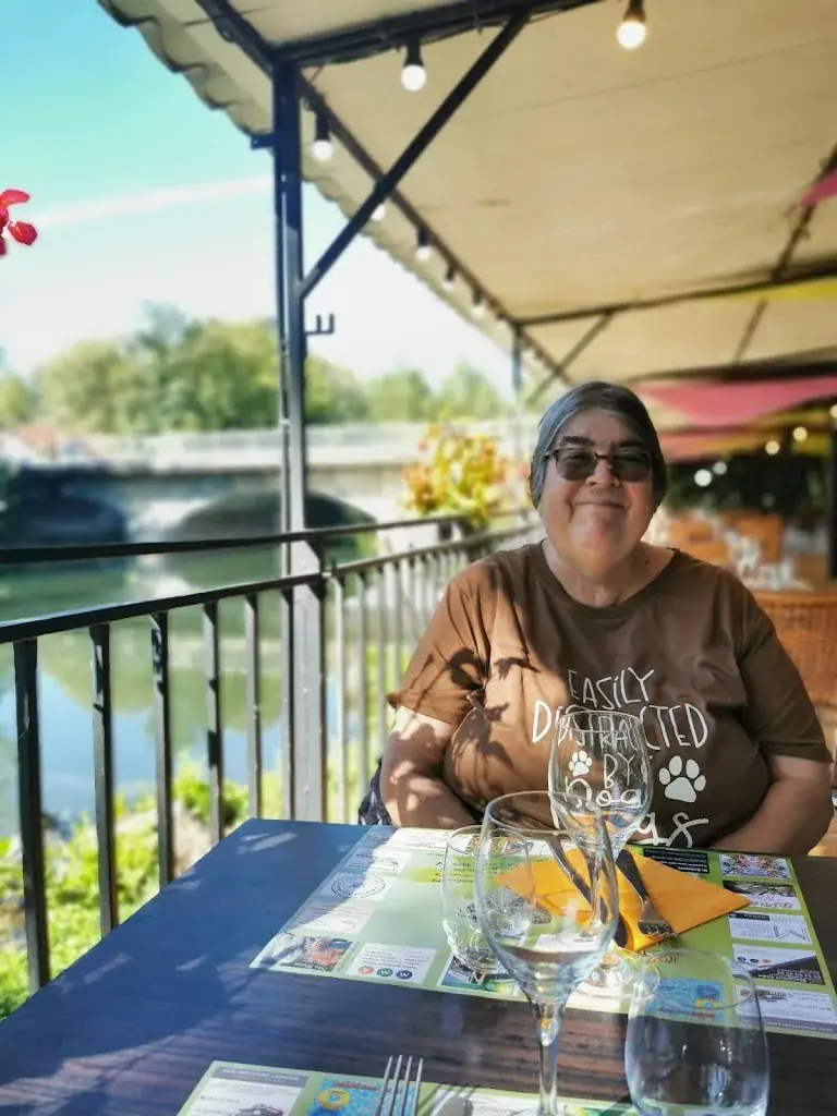 Joan Carey_Restaurant À Fleur d'Eau_Ribérac_review