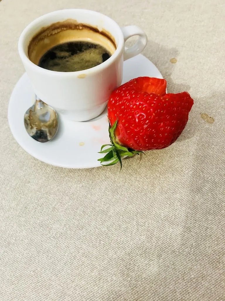 Georgia Bijster_Café des Colonnes P.M.U_Ribérac_review