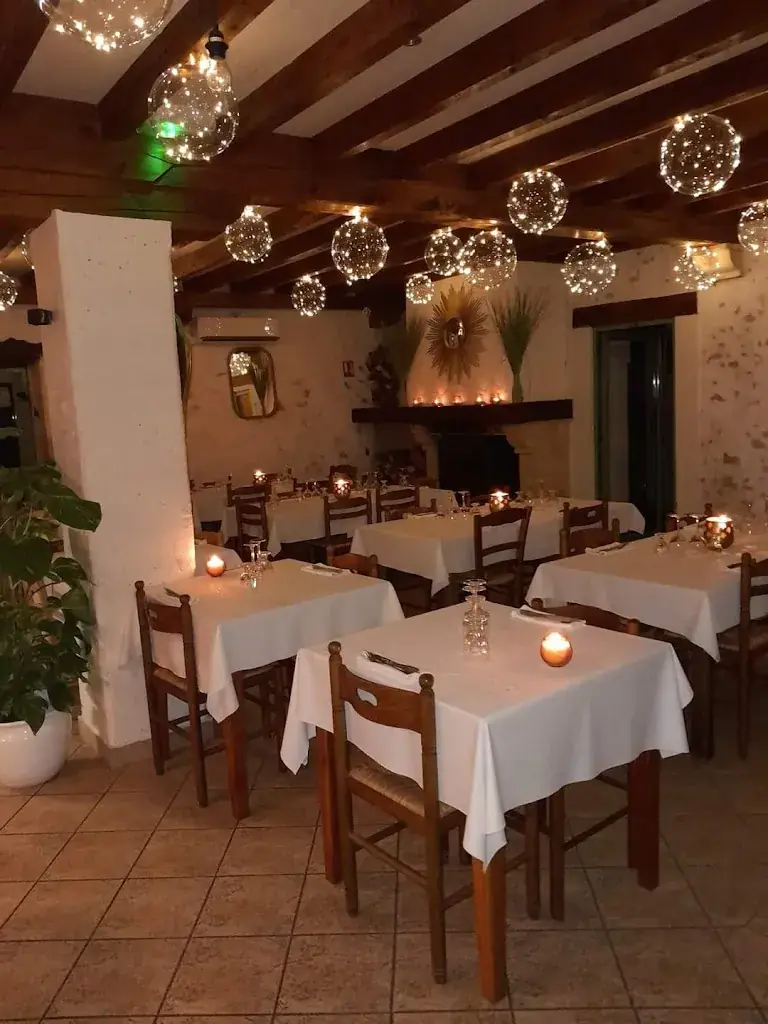 La Confrérie du Bourg restaurant in Bourg-du-Bost