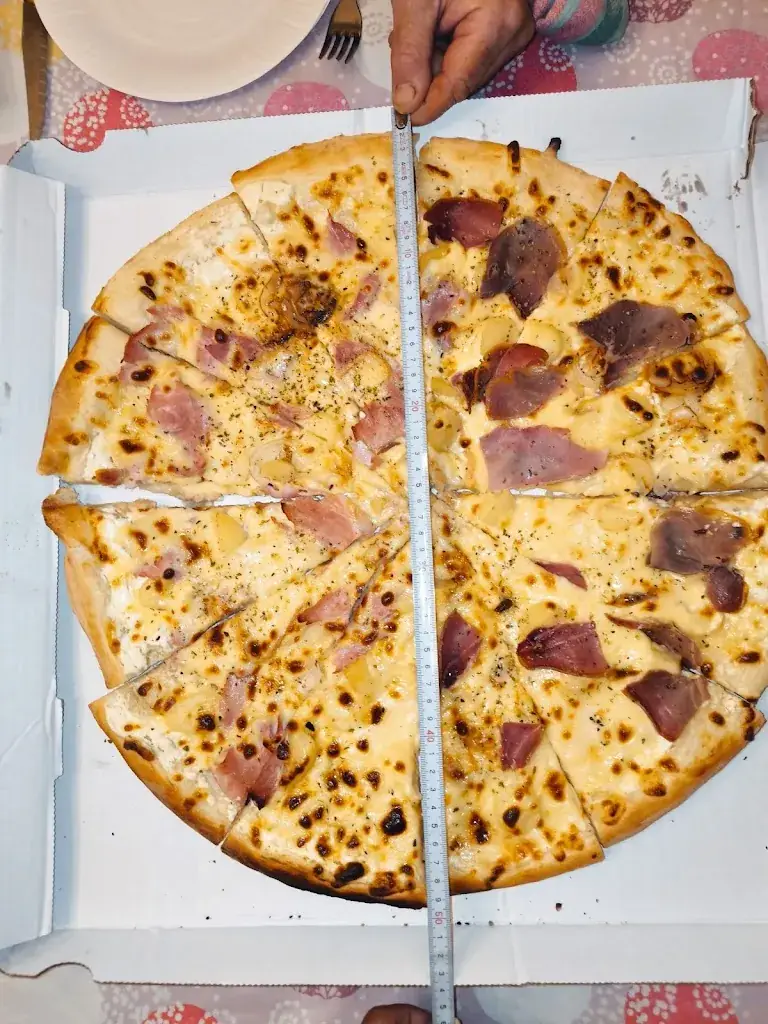 Laurie Mathieu_La pizza de la dronne_Ribérac_review