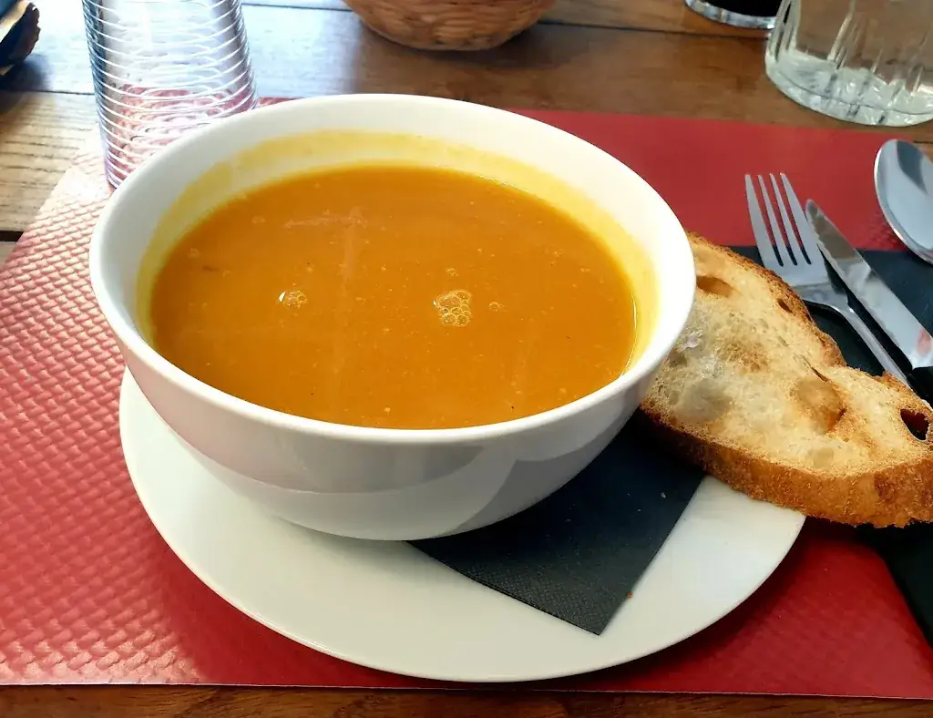 Neil Poyner_Le little B_Petit-Bersac_review