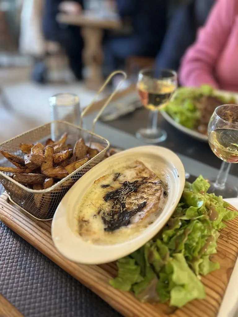 Le Brias Restaurant Bar_Tournemire_slider_image_3