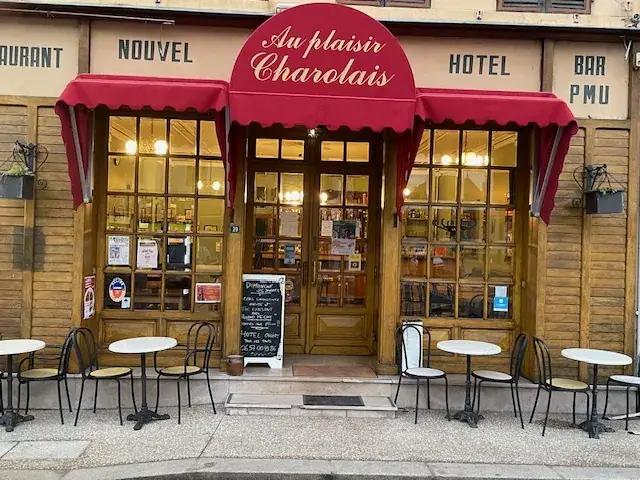 AU PLAISIR CHAROLAIS_Donjon_slider_image_1