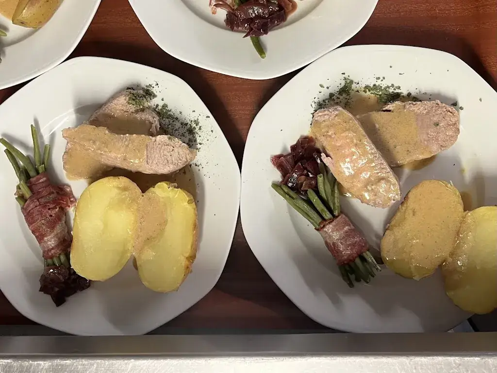 AU PLAISIR CHAROLAIS_Donjon_slider_image_2