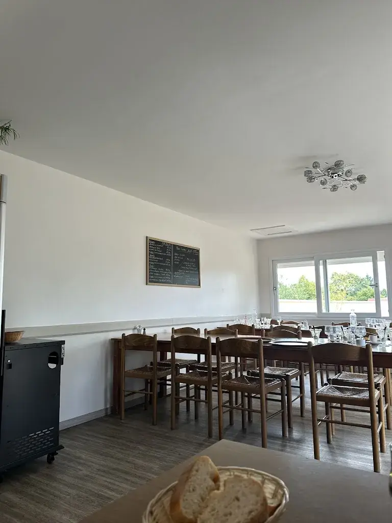 Le Relais des Barbettes restaurant in Terres-de-Haute-Charente