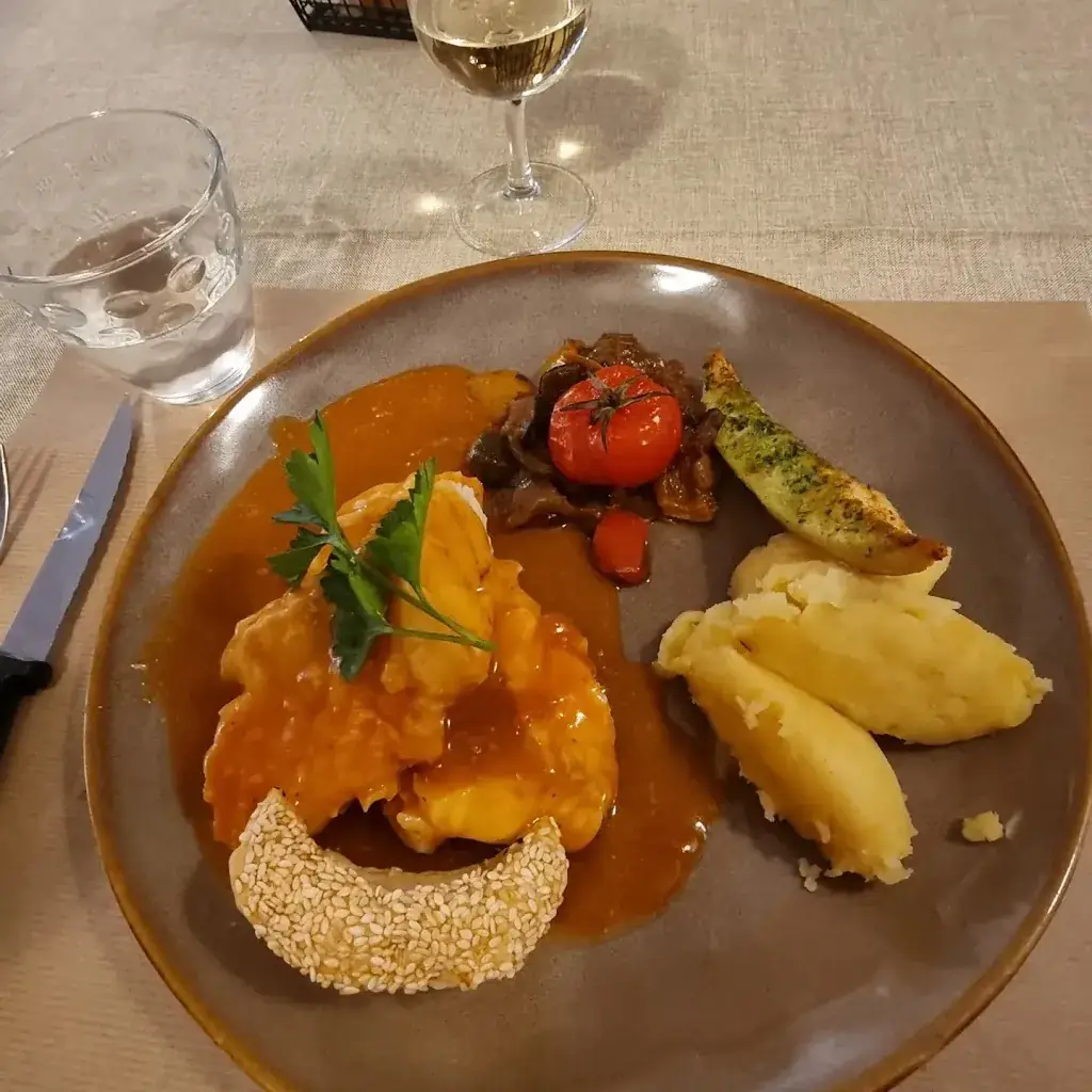 Le Saint Laurent_Saint-Laurent-de-Céris_slider_image_3