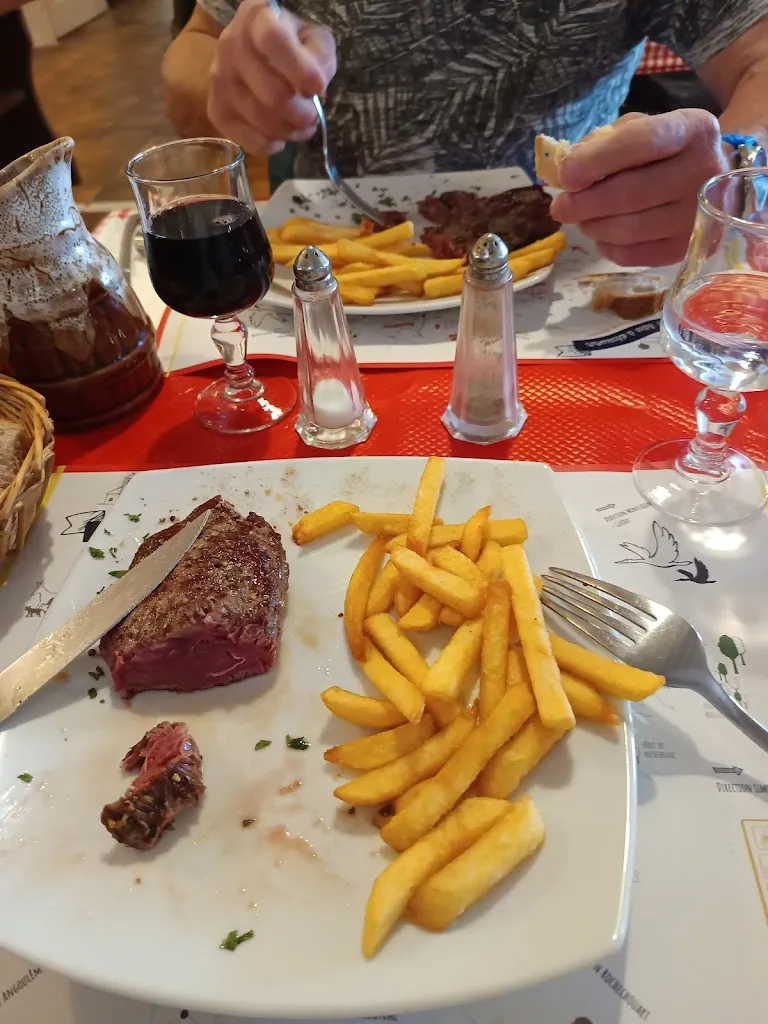 Restaurant Bar LES TILLEULS_Saint-Claud_slider_image_2