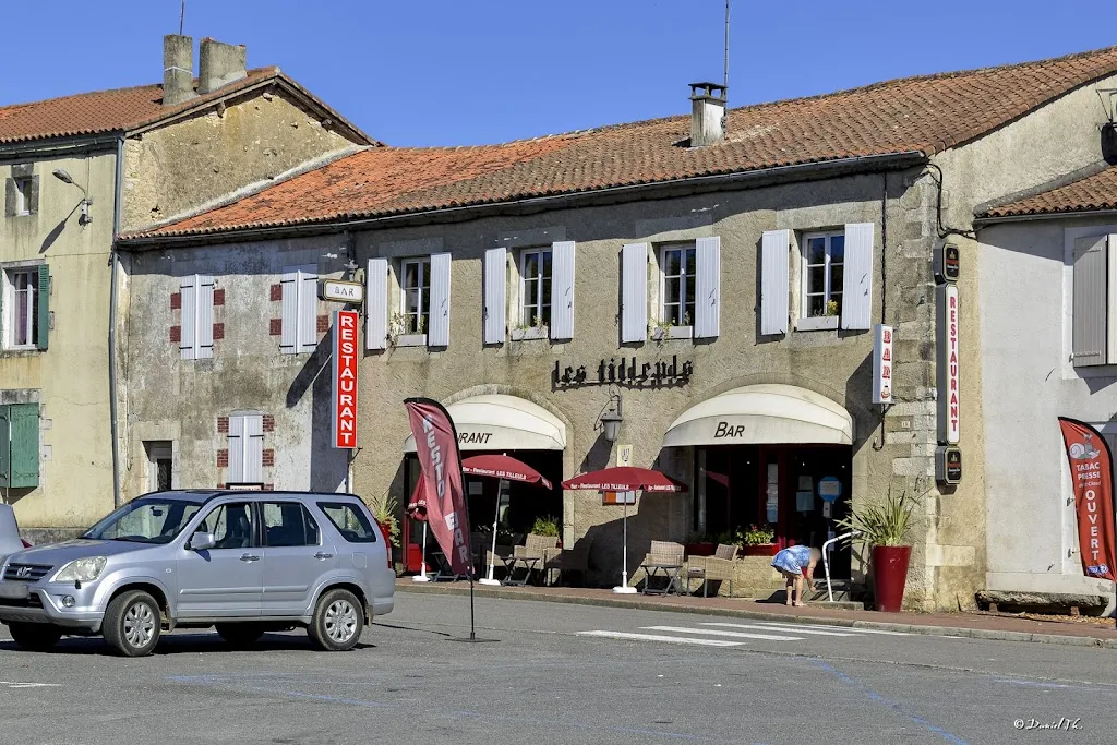 Restaurant Bar LES TILLEULS_Saint-Claud_slider_image_3