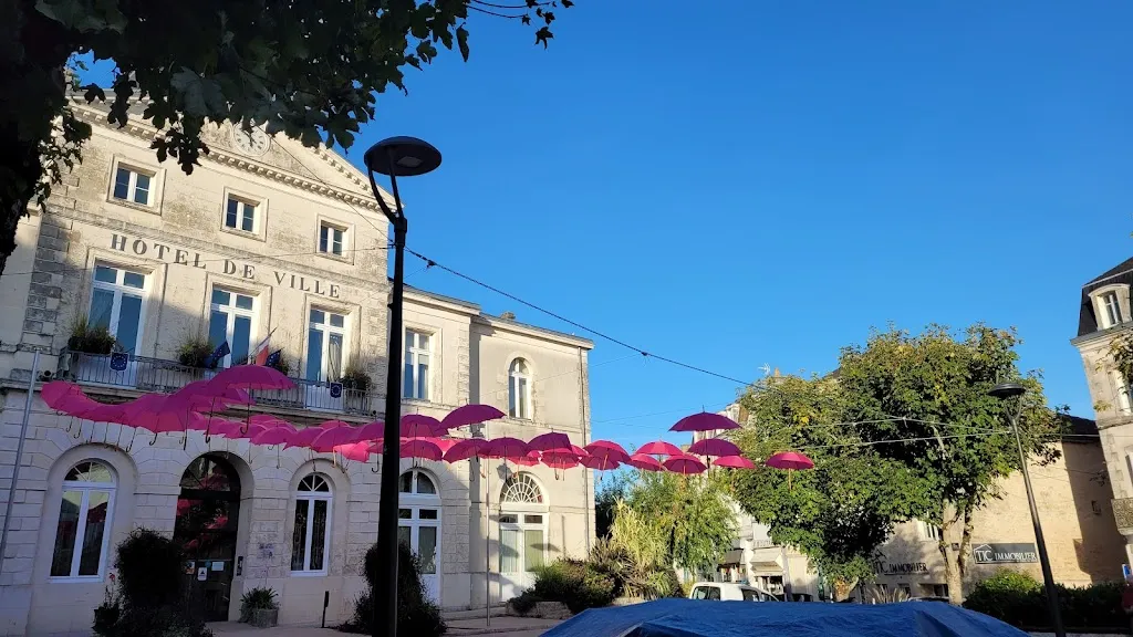 Julie Ann Walker_Les Caprices du Marché_Ruffec_review