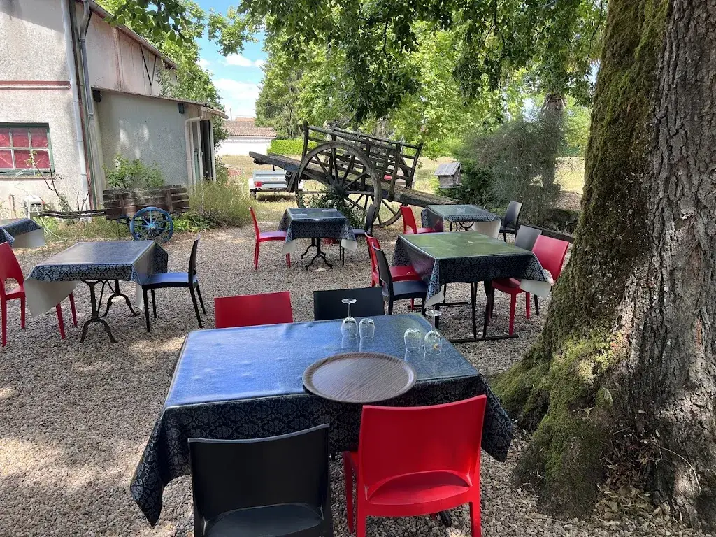 Hôtel Restaurant L'Art Dit Vin restaurant in Saint-Aigulin