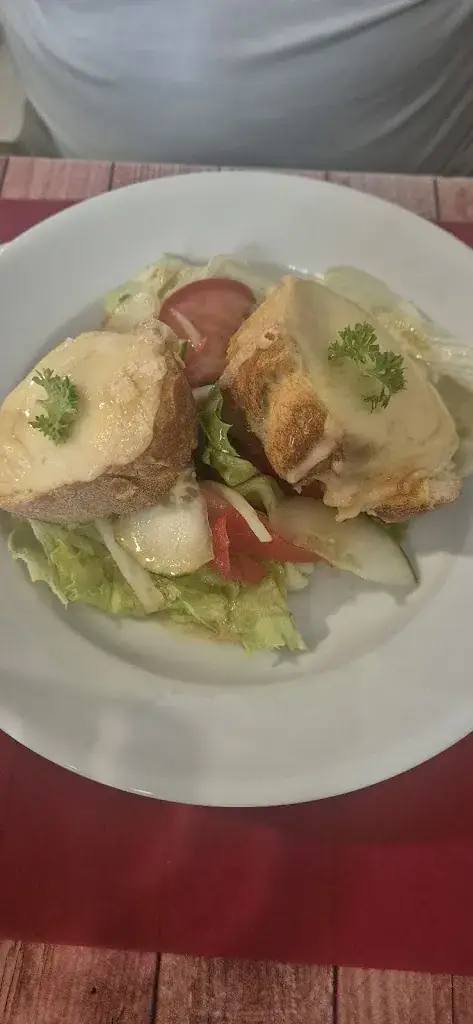 Natacha Rassul_Le Barcelos_Azay-sur-Thouet_review