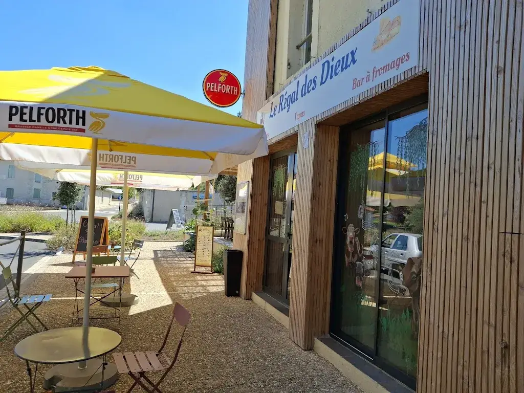 Le Régal des dieux restaurant in Aulaye-Puymangou