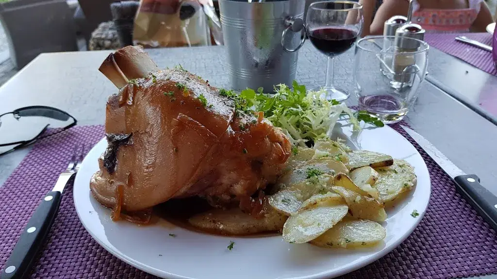 Robin Slocombe_Restaurant Au Cochon Prieur_Aubeterre-sur-Dronne_review