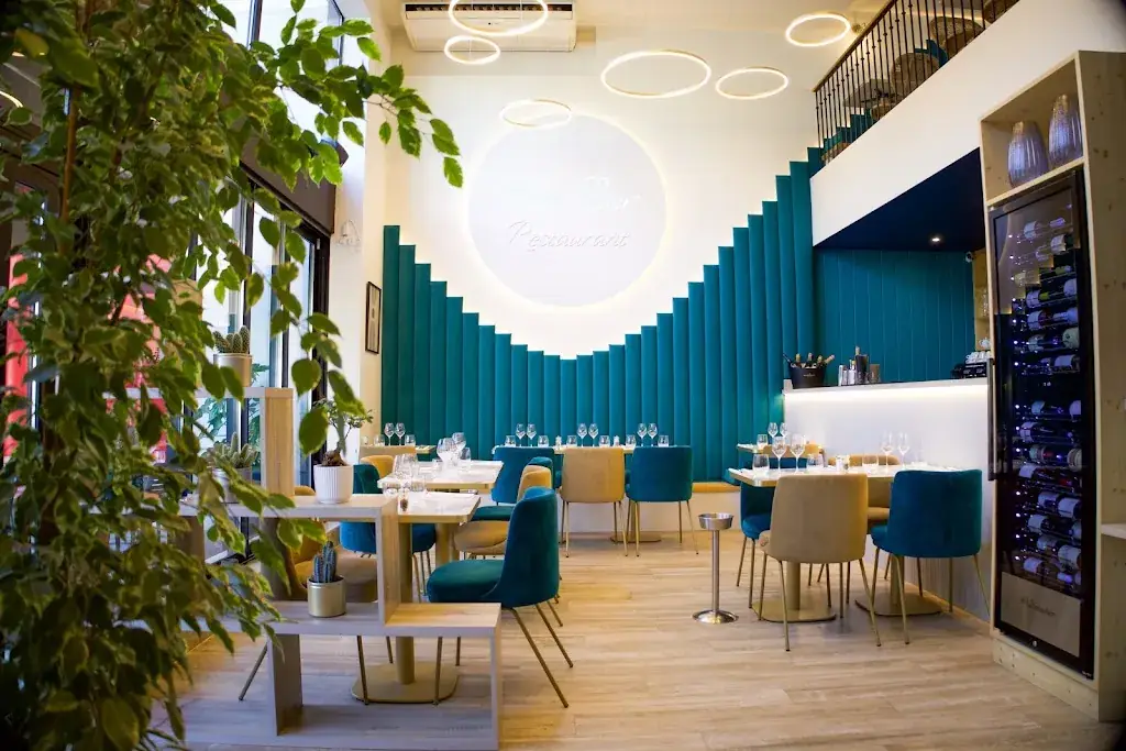 Blue Bar Restaurant - Royan_Royan_slider_image_1