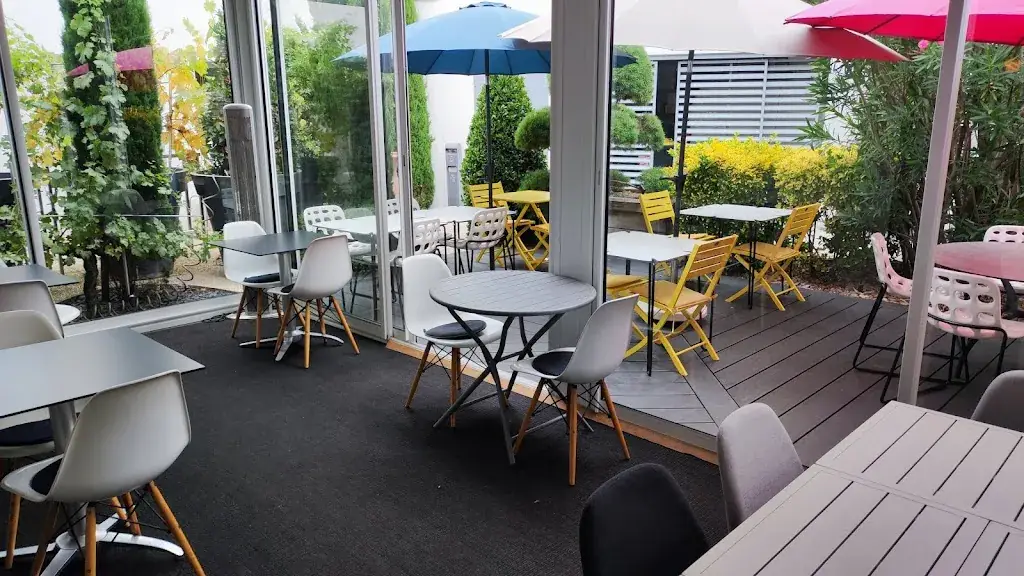 G C_Cave 1950_Royan_review