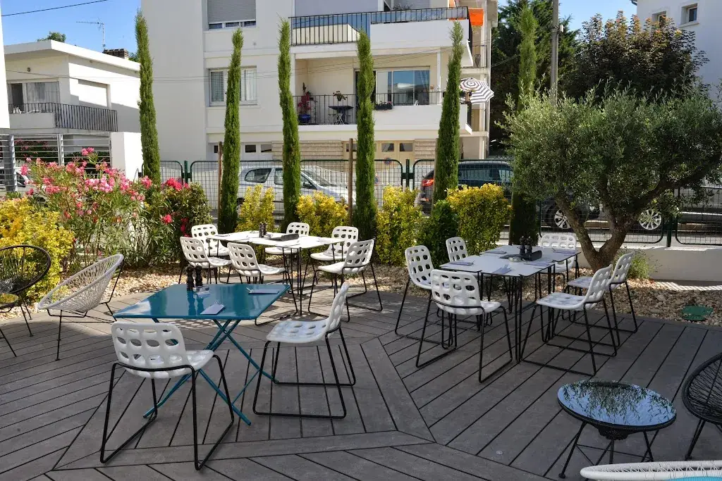 Cave 1950 restaurant in Royan