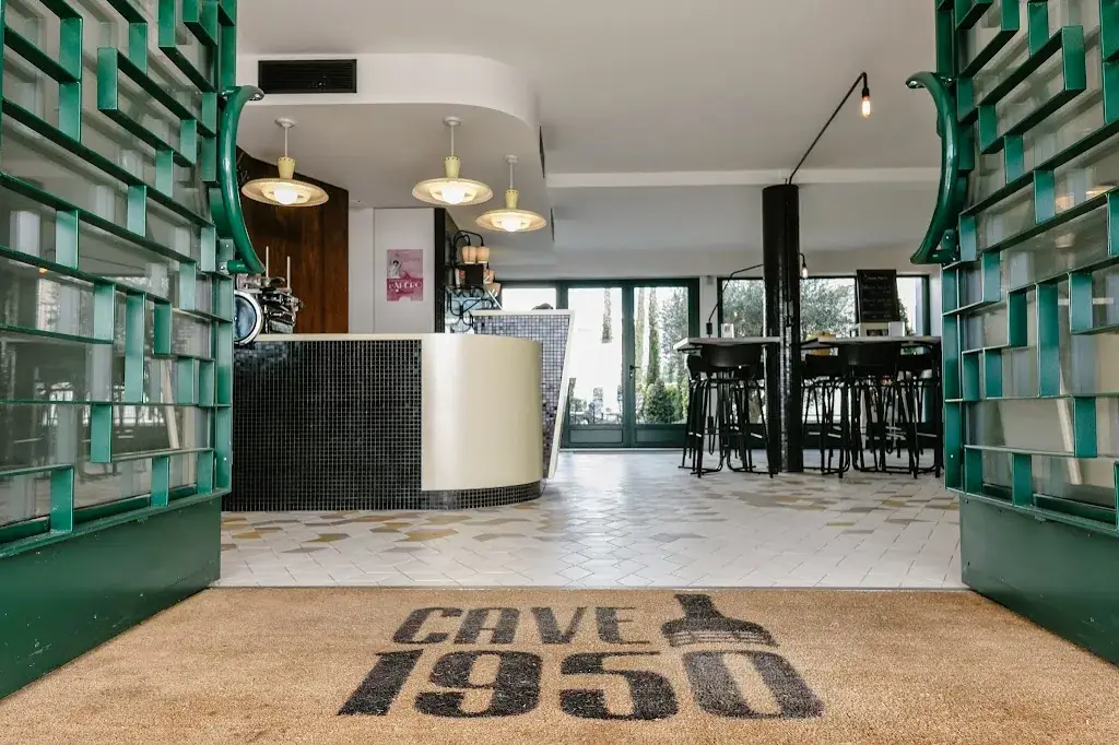 Cave 1950_Royan_slider_image_3