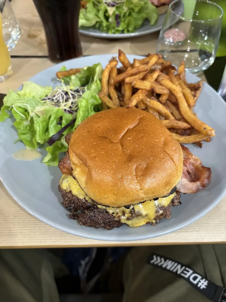 Demene Jeka_La Gargote_Royan_recensione