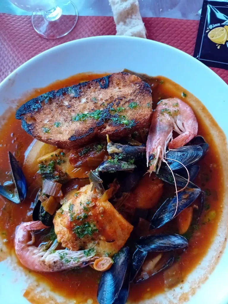 Philippe Naulin_La Petite Plage_Royan_review