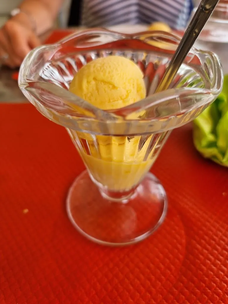 Aurélien Maubert_La Petite Plage_Royan_review