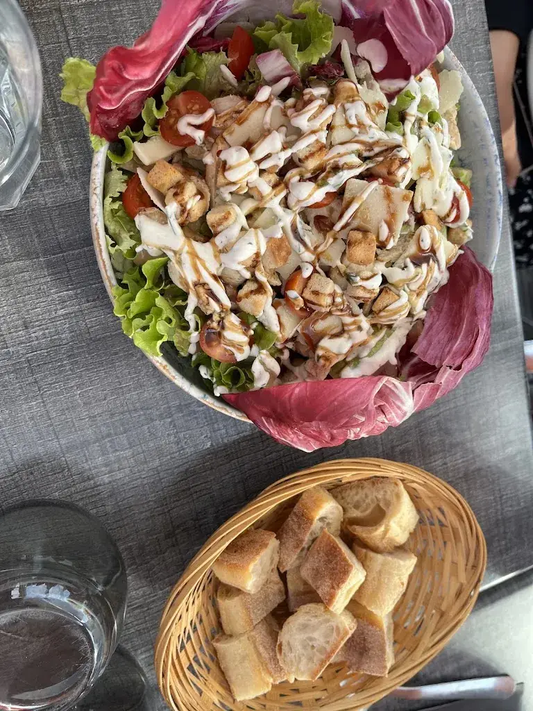 Olga McLeod_Les Voiles Blanches_Royan_review