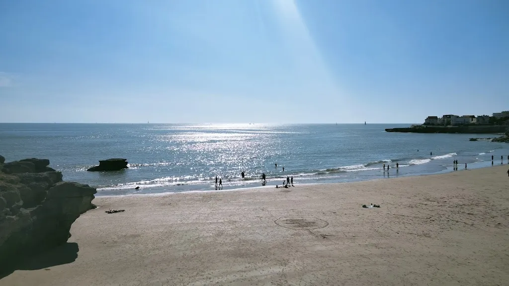 Mackenzie Rough_Le Chay_Royan_review