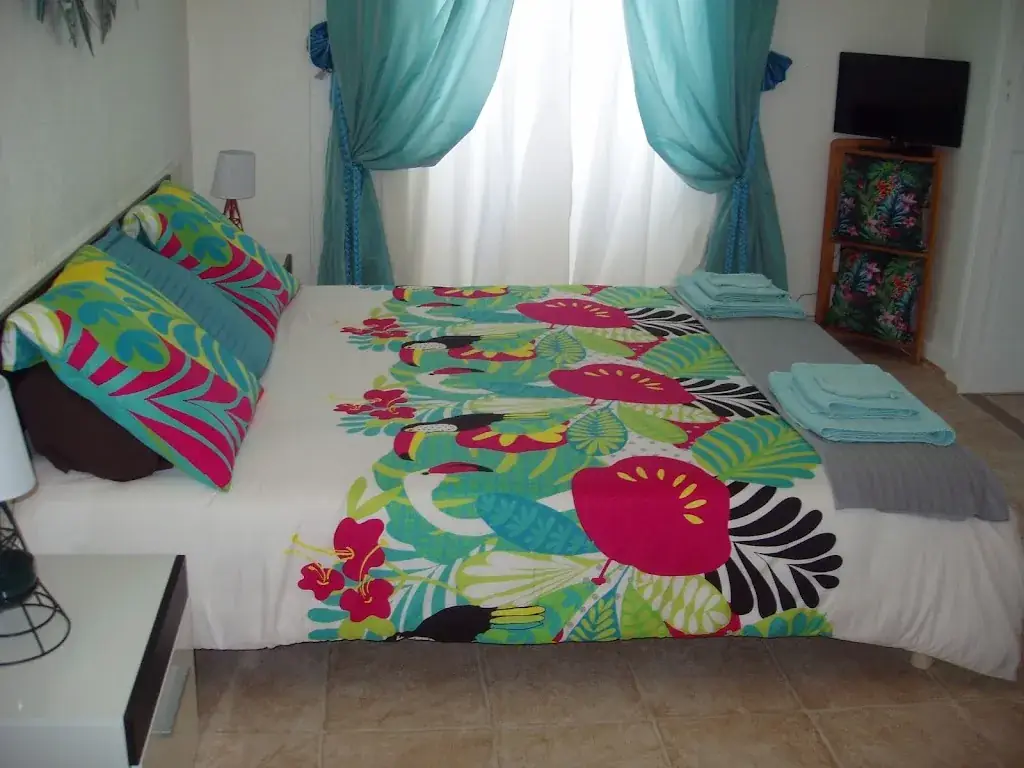 Escapade de Farniente, la nuitée à partir de 60 euros, 5 chambres_Saint-Christoly-de-Blaye_slider_image_2