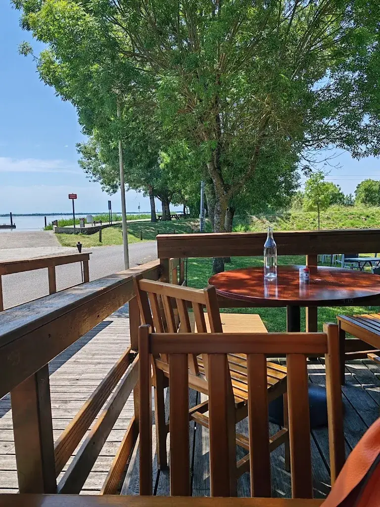 Guinguette Port Des Callonges_Saint-Ciers-sur-Gironde_slider_image_3