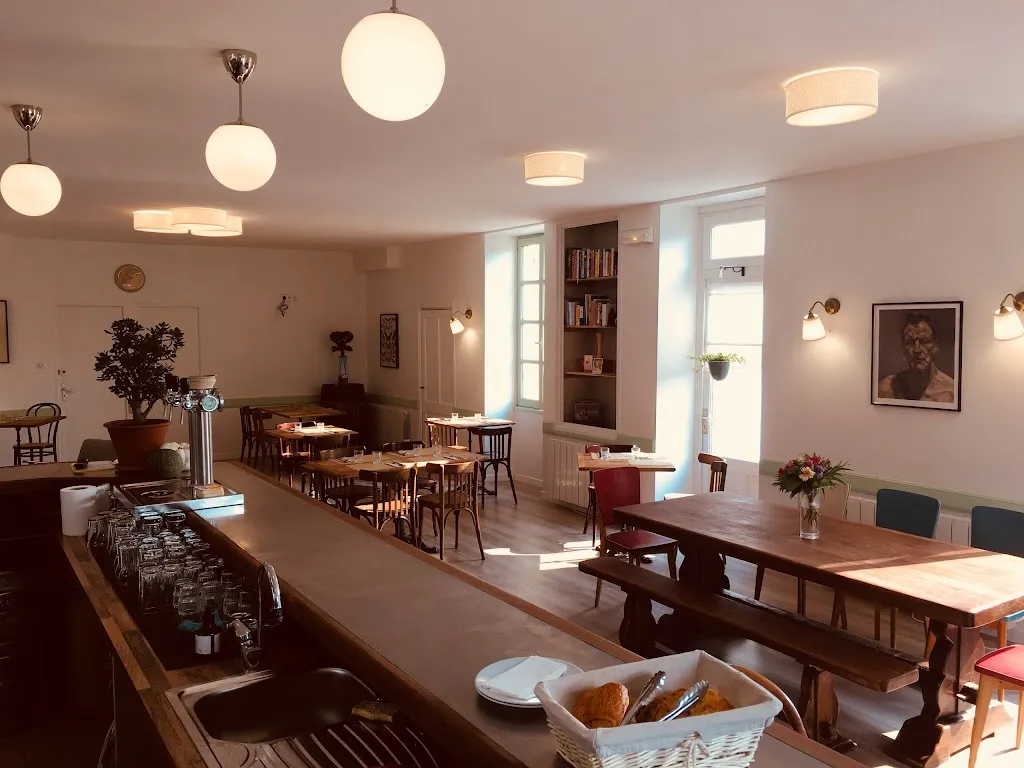 Le Cheval Blanc restaurant in Saint-Ciers-du-Taillon