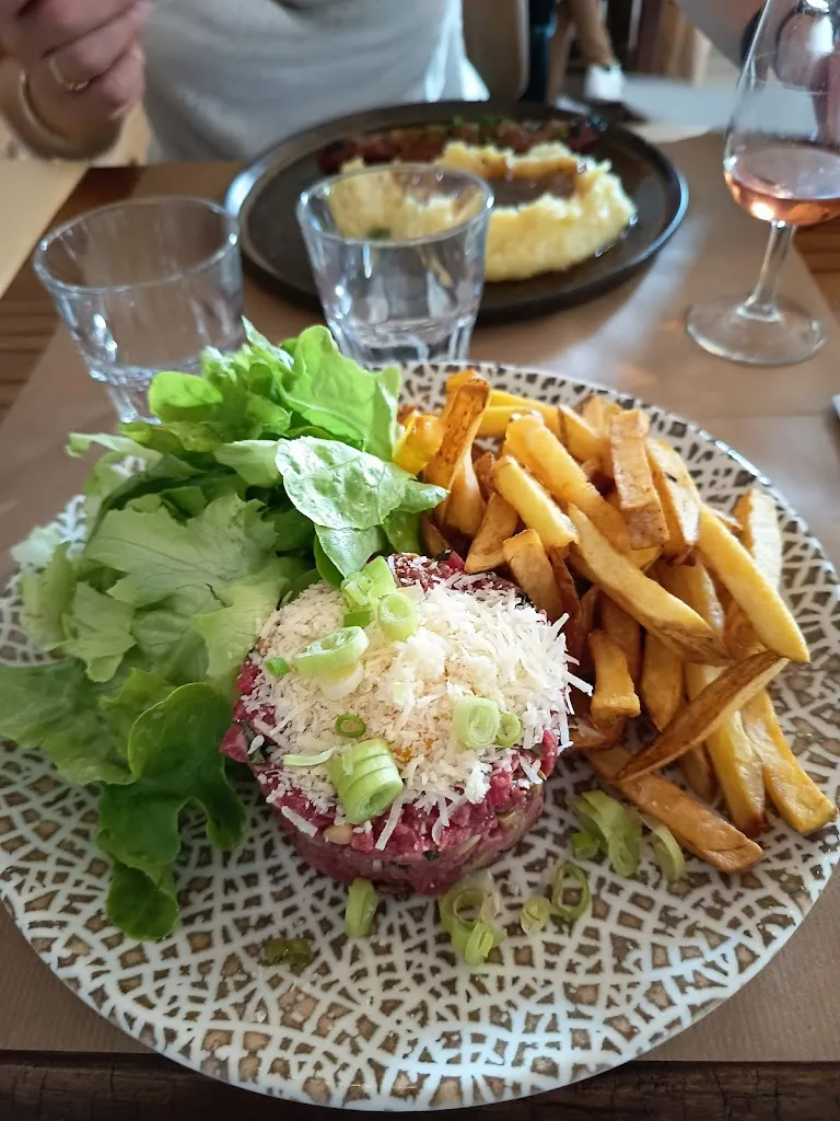 Le Cheval Blanc_Saint-Ciers-du-Taillon_slider_image_3