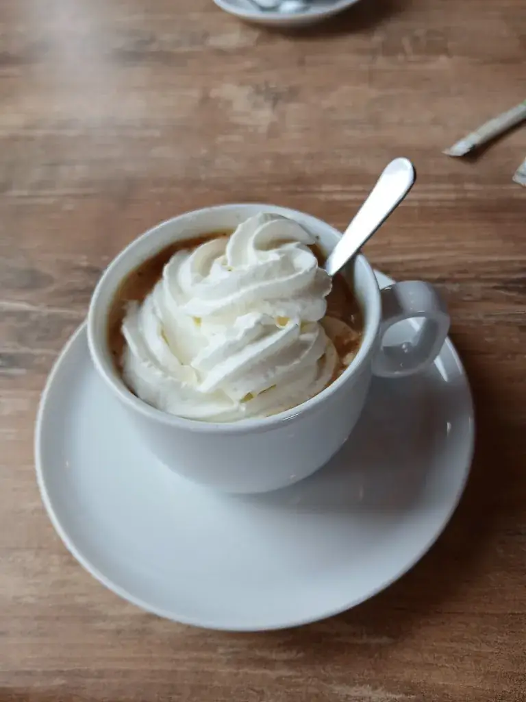 Dany Beaudou_La Cafetière Cuivrée_Saint-Denis-de-Pile_review