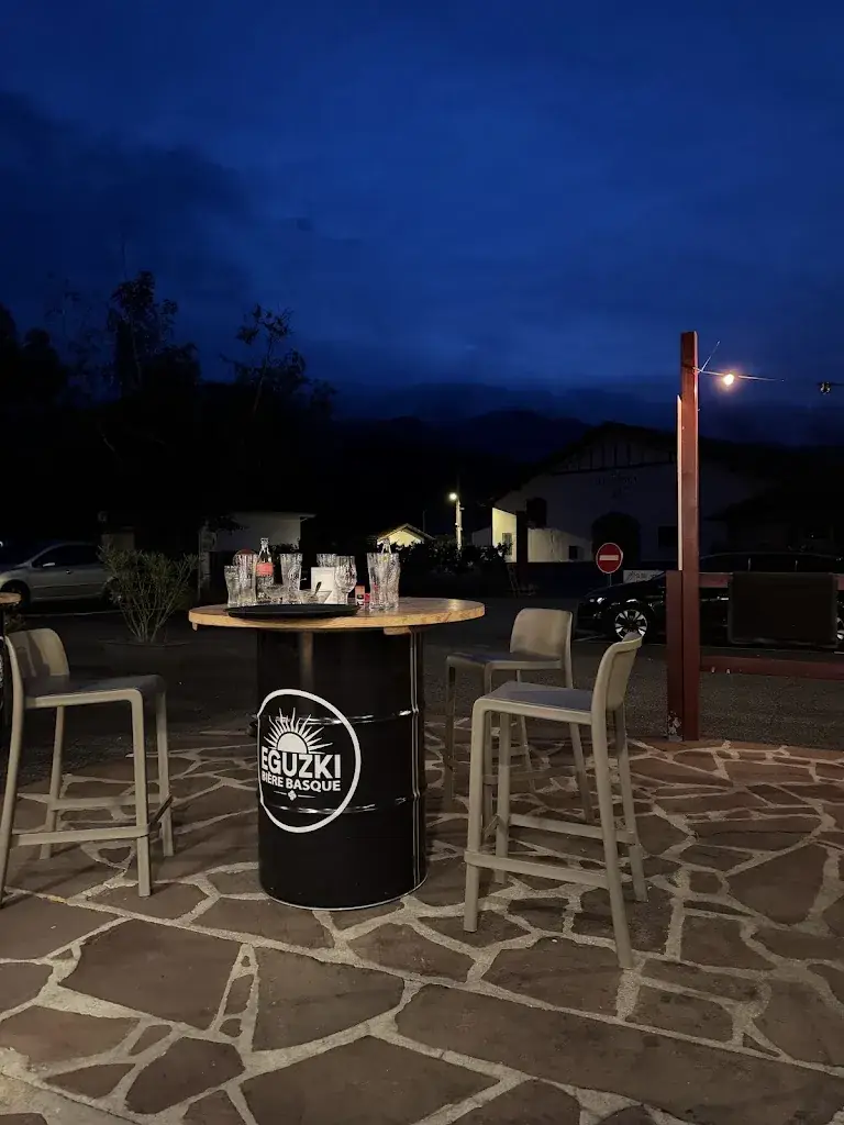 TaTiana de la Fuente_Bar du Trinquet_Saint-Étienne-de-Baïgorry_review